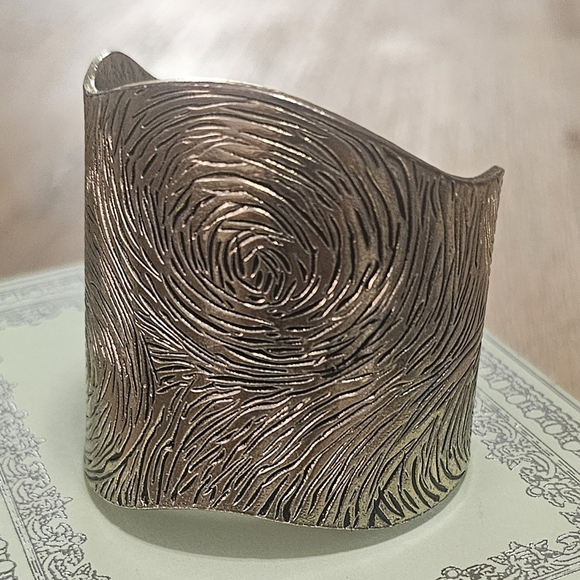 Vintage Mid Century Carved Modern Wide Open Cuff Bracelet Spiral Design. - Picture 2 of 8